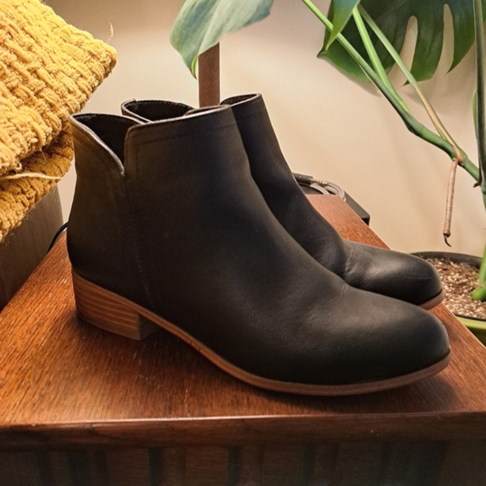 Denver Hayes Ankle Boots